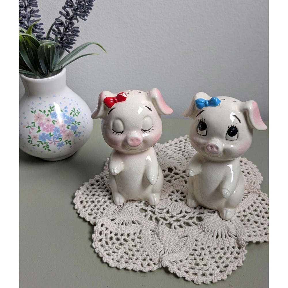 Vintage Anthropomorphic Pig Salt & Pepper Shakers Set‎ Ceramic Piggies Bow Decor